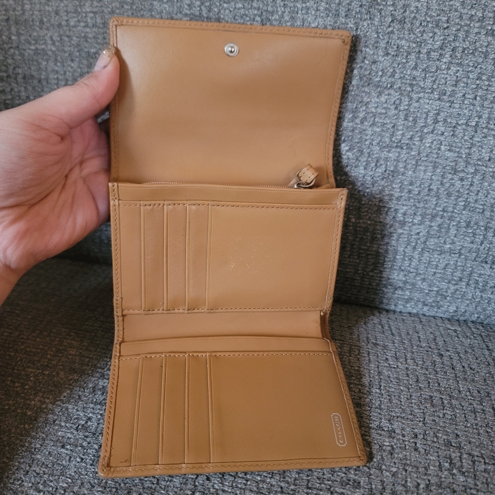 Coach Tan Leather Wallet with Gold-Tone Logo - Picture 11 of 16